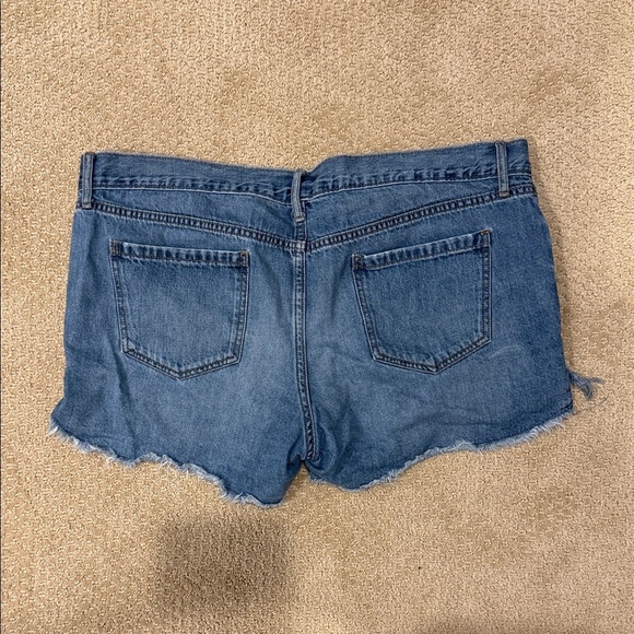 Stylish Blue Denim Women's Shorts - Picture 3 of 4